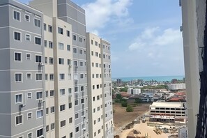 A high-rise building with multiple floors, large windows, and a view of the sea. - 1503 Apto 2 Qtos completo João Pessoa (Cabedelo)