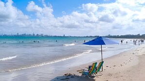 Apartemen | Pantai | Pantai di sekitar, pasir putih, dan 3 bar pantai