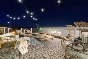 Terrace/patio - 2 Homes | Double Rooftop | 360° DT Views | 24 beds (Nashville)