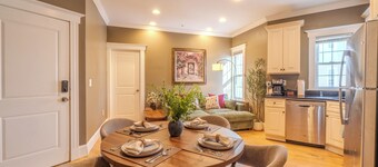 3 BED/2 BATH- Sleeps 8 - In the heart of Cambridge - W/D