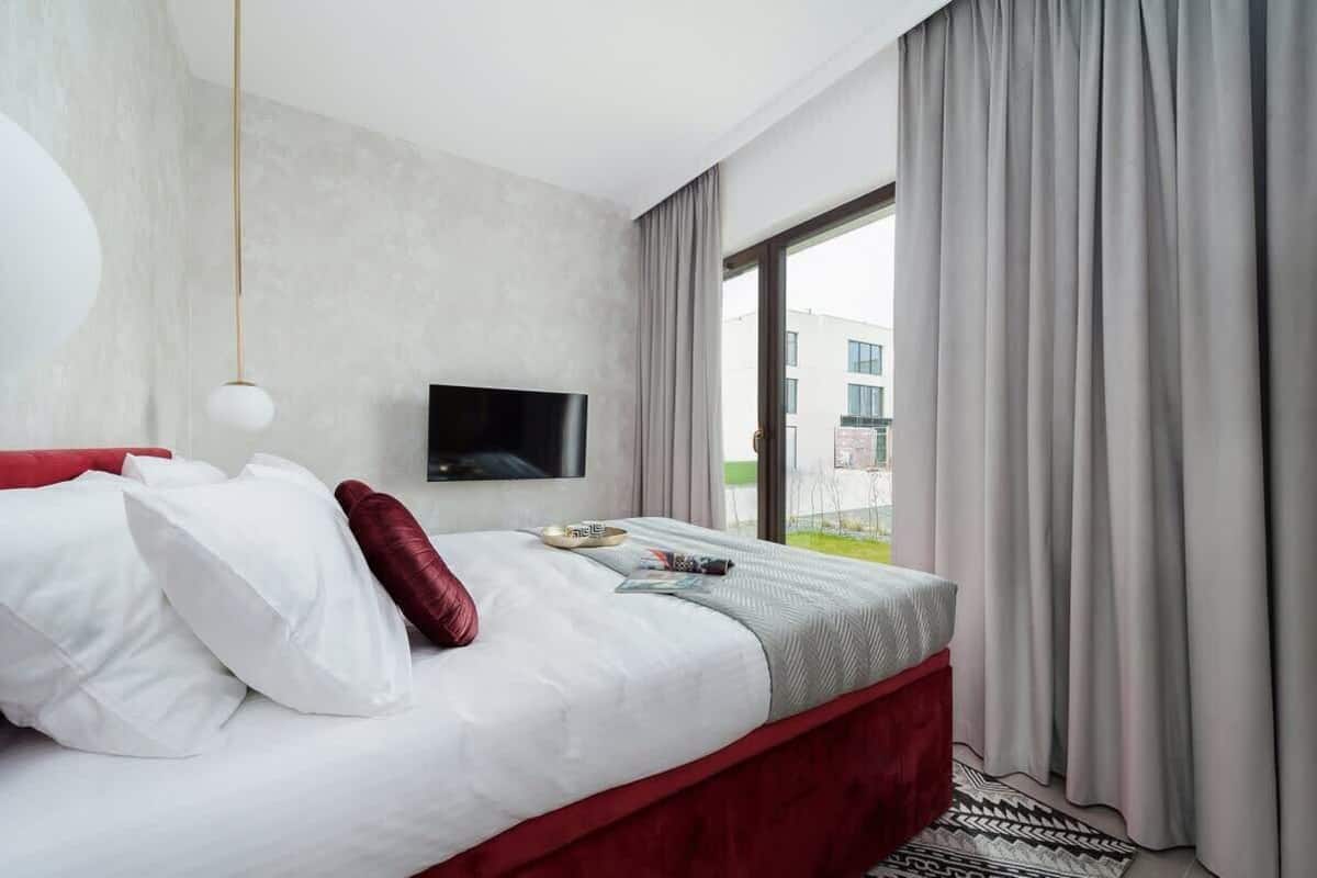 Cortinas blackout, tabla de planchar con plancha y wifi gratis