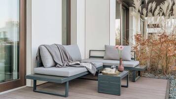 Suíte luxo, vista para a marina | Terraço/pátio