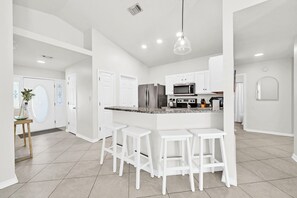 Microwave, oven, stovetop, dishwasher - Beach Family-Friendly Private Beach Access (Destin)