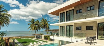 CASA AZUL - Luxury Beachfront Mansion