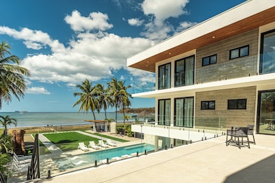 CASA AZUL - Luxury Beachfront Mansion