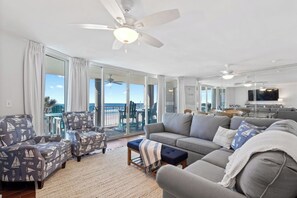 Smart TV, books - Beachside Haven - enjoy 3 beachfront bedrooms, 2nd floor, free beach chairs (Panama City Beach)