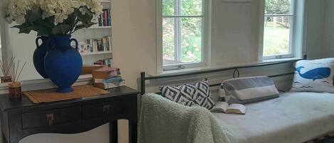 4 slaapkamers, een strijkplank/strijkijzer, reisbedje, gratis wifi