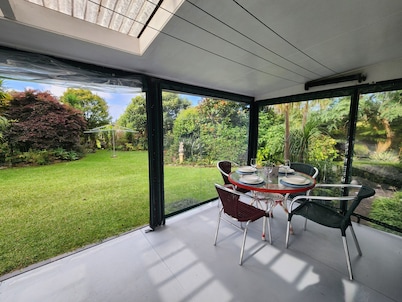 La Petite Ferme Manor - Spacious Garden Holiday Home