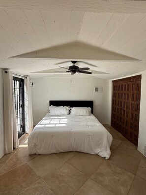 2 bedrooms, iron/ironing board, Internet, bed sheets - Historic Casa Manana at Camelback Mountain (Phoenix)