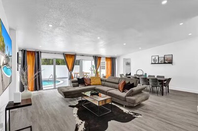 LUXURY POOL VILLA 5BD 4BR #3, Heated Pool