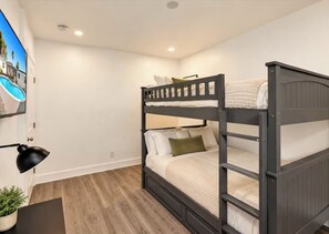 Room - LUXURY POOL VILLA 5BD 4BR #3, Heated Pool (Miami)