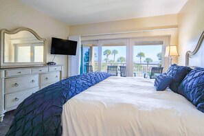 2 bedrooms, iron/ironing board, WiFi - Ocean & Pool Views; Covered Balcony; Easy Beach Access; Community Grills, Kid's Pool & Sundeck! (Hilton Head Island)