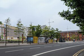 الإطلالة من المنشأة