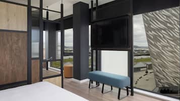 Room, 1 Queen Bed, Corner (View) | Hypo-allergenic bedding, minibar, in-room safe, desk