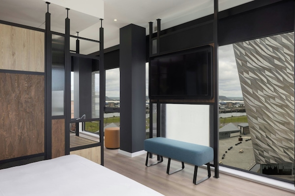 Literie hypoallergénique, minibar, coffres-forts dans les chambres