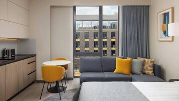Hypo-allergenic bedding, minibar, in-room safe, desk