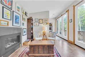 Interior - Cozy and quiet lakeside cottage with large screened in porch to dine and relax (Ompah)