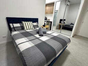 1 bedroom, desk, free WiFi, bed sheets
