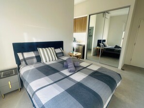 1 bedroom, desk, free WiFi, bed sheets