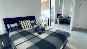 1 bedroom, desk, free WiFi, bed sheets