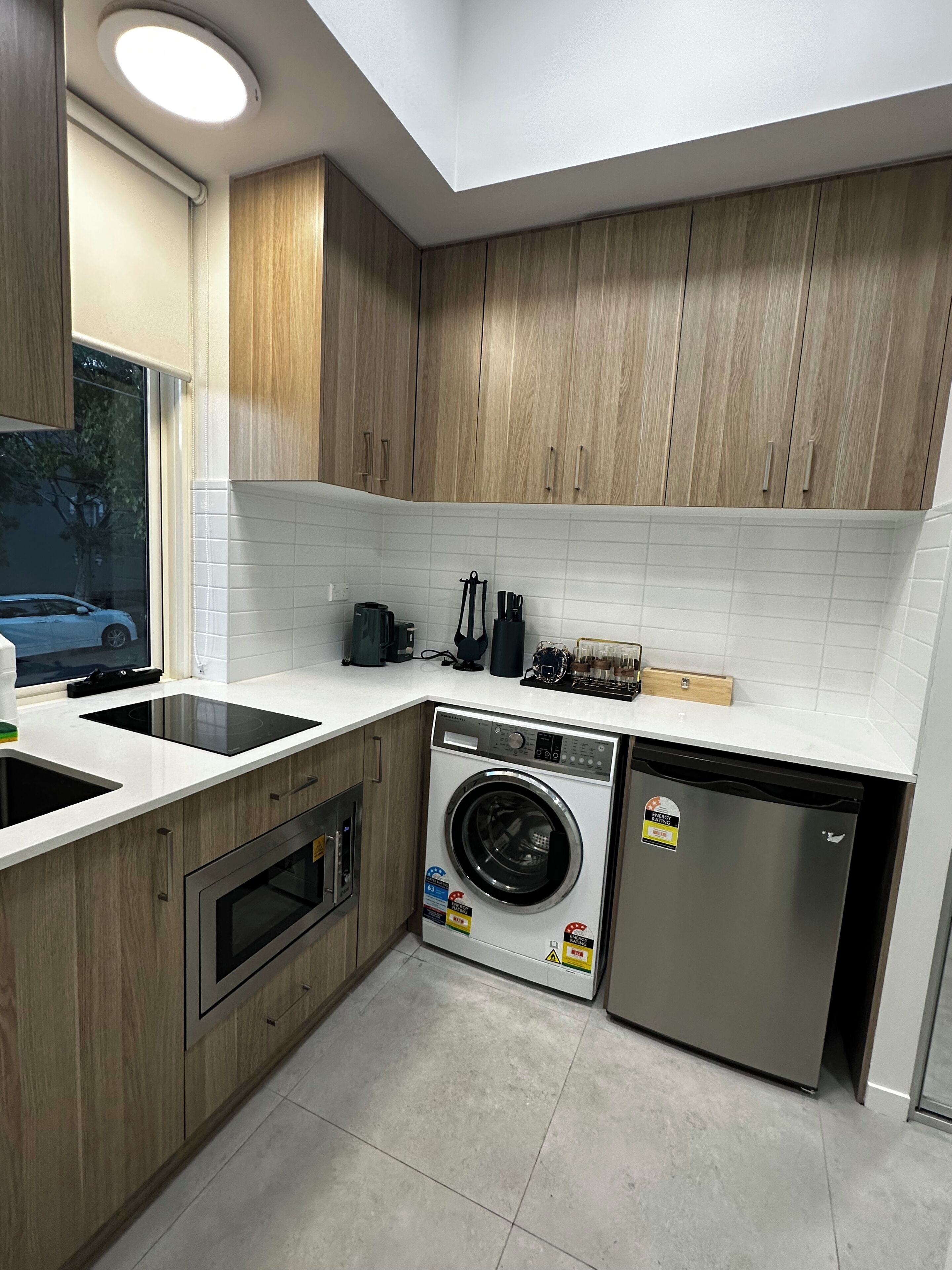 Fridge, microwave, stovetop, dishwasher