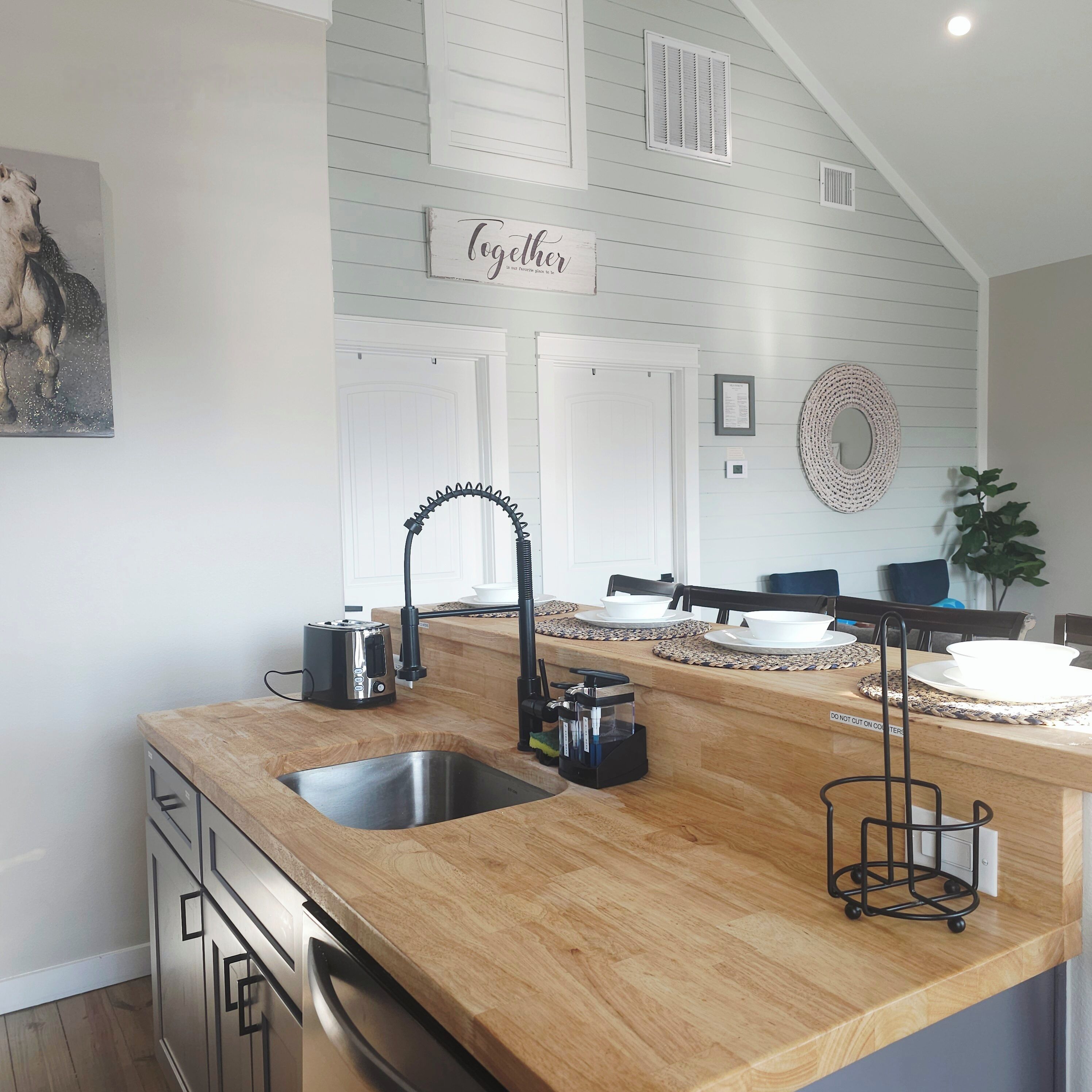 Mikrobølgeovn, ovn, kokeplater og oppvaskmaskin