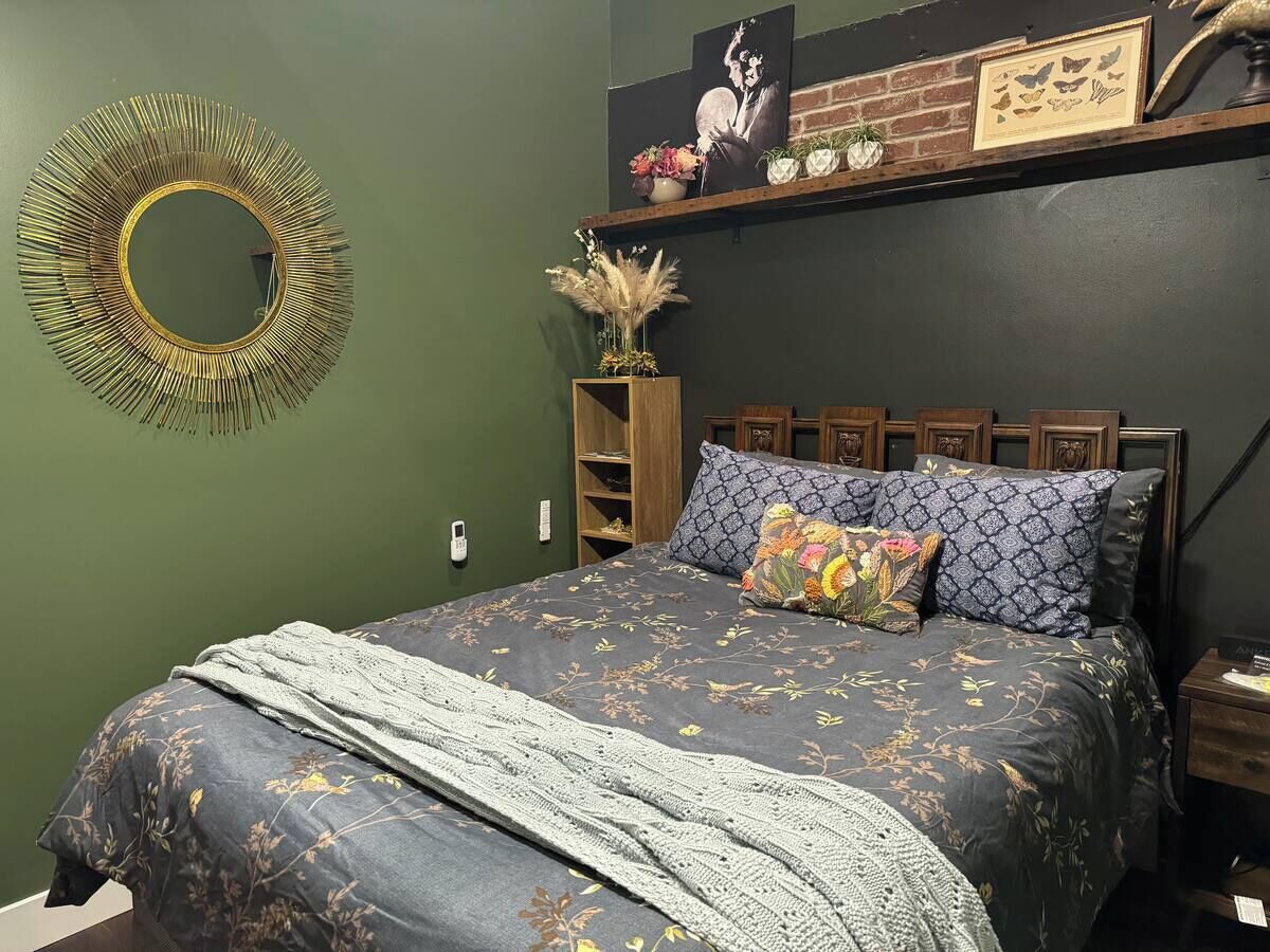 Iron/ironing board, free WiFi