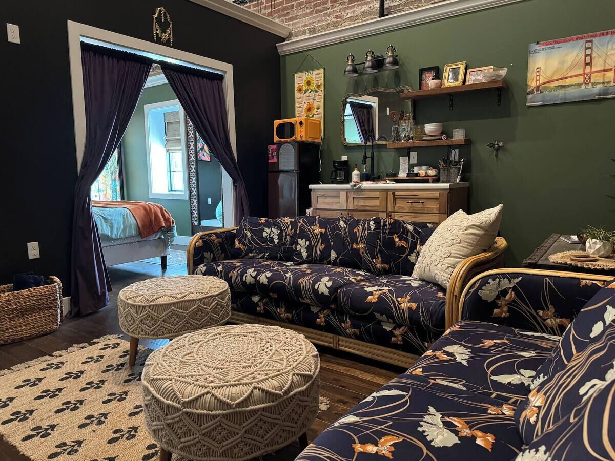 Suite, 1 Queen Bed with Sofa bed, Pets Allowed