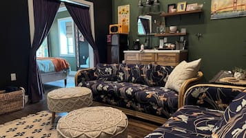 Suite, 1 Queen Bed with Sofa bed, Pets Allowed