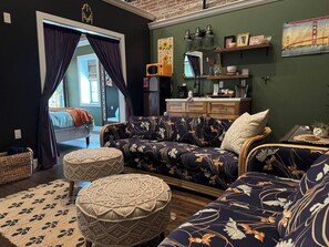 Suite, 1 Queen Bed with Sofa bed, Pets allowed | Interior
