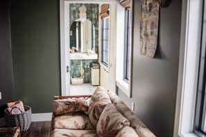 Interior - The Atrium - A Boutique Hotel (Perryville)
