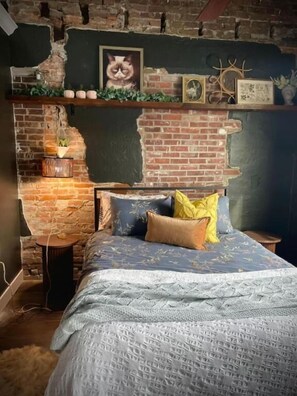 Iron/ironing board, free WiFi