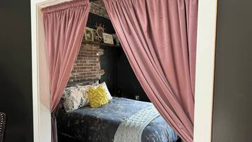 Iron/ironing board, free WiFi