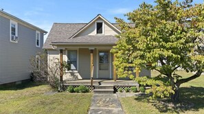 Exterior - Cozy bungalow in downtown Zelie remote-work ready (Zelienople)