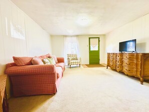 Smart TV - Cozy bungalow in downtown Zelie remote-work ready (Zelienople)