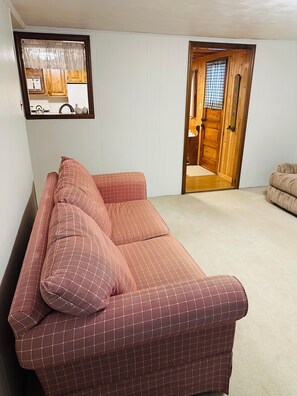 Smart TV - Cozy bungalow in downtown Zelie remote-work ready (Zelienople)