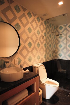 Toallas, jabón, champú y papel higiénico