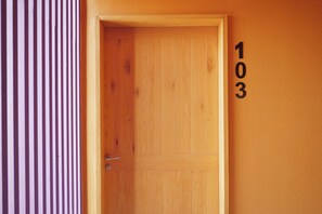 Deluxe appartement, uitzicht op de stad | Individueel gedecoreerd, individueel gemeubileerd, een laptopwerkplek