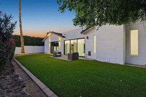 Exterior - Well-Appointed Modern Scottsdale Home (Scottsdale)