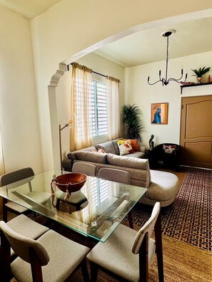 Smart TV - Casa Luz 1C Beautiful Spanish Style 3/2 Lots of Space Great Location (San Juan)