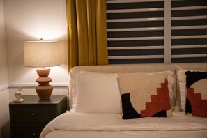1 bedroom, iron/ironing board, WiFi, bed sheets - Casa Luz 1B Gorgeous King with Stylish Bathroom Great Location (San Juan)