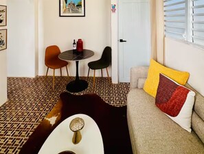 Smart TV - Casa Luz 1B Gorgeous King with Stylish Bathroom Great Location (San Juan)