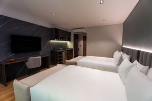 Deluxe Suite, 2 Queen Beds | Desk, laptop workspace, blackout drapes, free WiFi - Ambulan Mexico City (Mexico City)