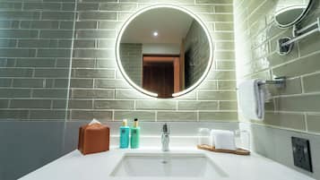 Deluxe Suite, 1 King Bed | Bathroom | Shower, hair dryer, slippers, towels