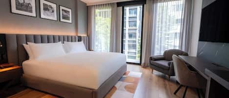 Classic Room, City View | Desk, laptop workspace, blackout drapes, free WiFi