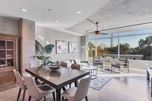 Dining - Contemporary 2BR/2BA in downtown Orlando (Orlando)