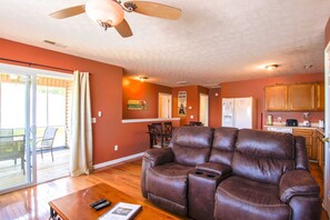 TV, offices - House # 21 Sure Catch Not Pet-friendly (Leesburg)