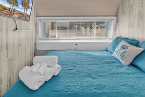 3 bedrooms, WiFi, bed sheets - Ocean Lakes Comfy Cottage Steps to Beach Waterpark (Myrtle Beach)