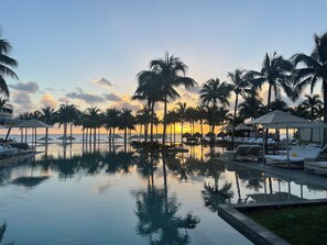 Unclassified image, 3 of 10, button