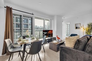 Unclassified image, 4 of 34, button